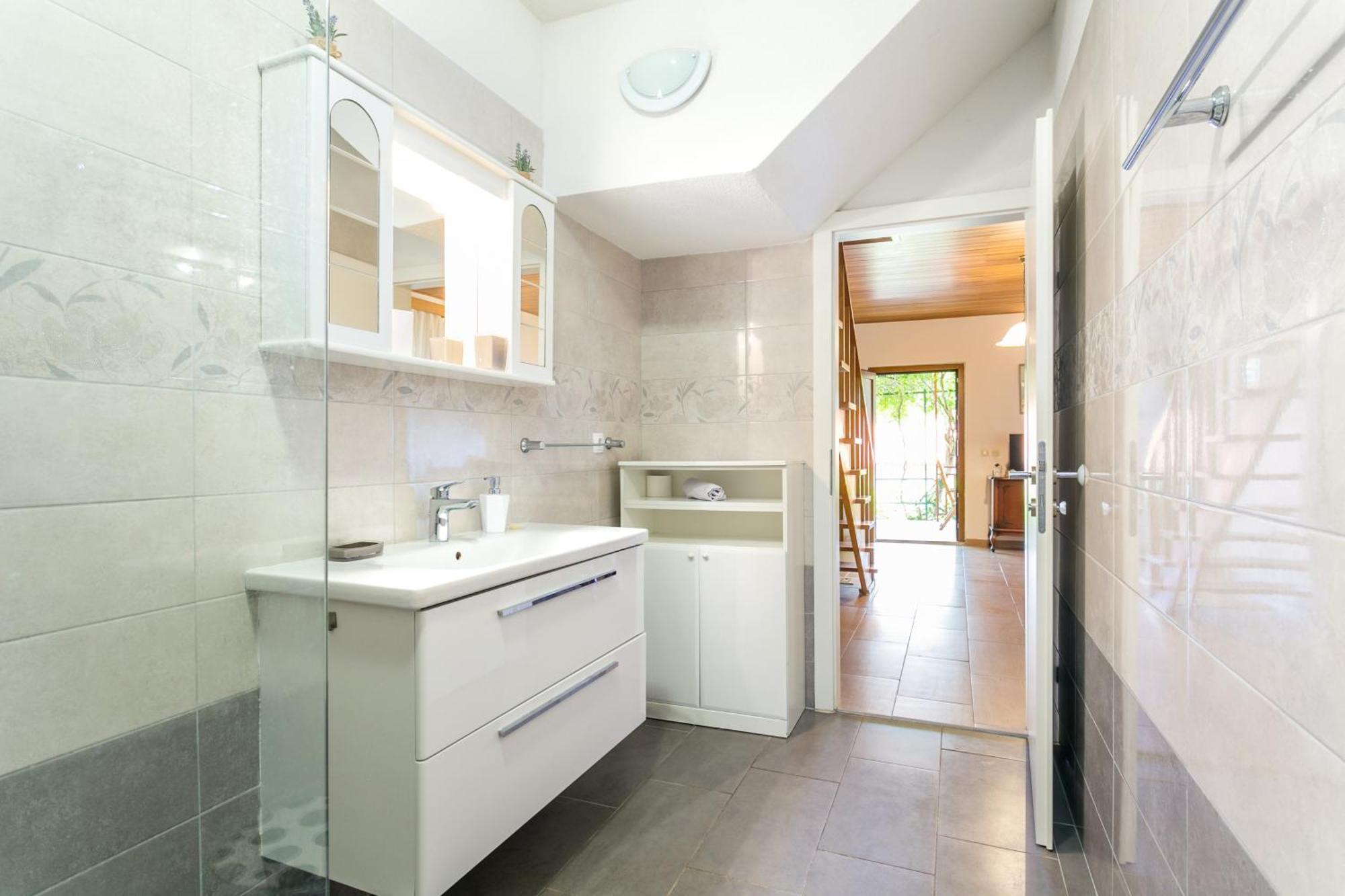 Apartments By The Sea Baska Voda, Makarska - 300 Room photo