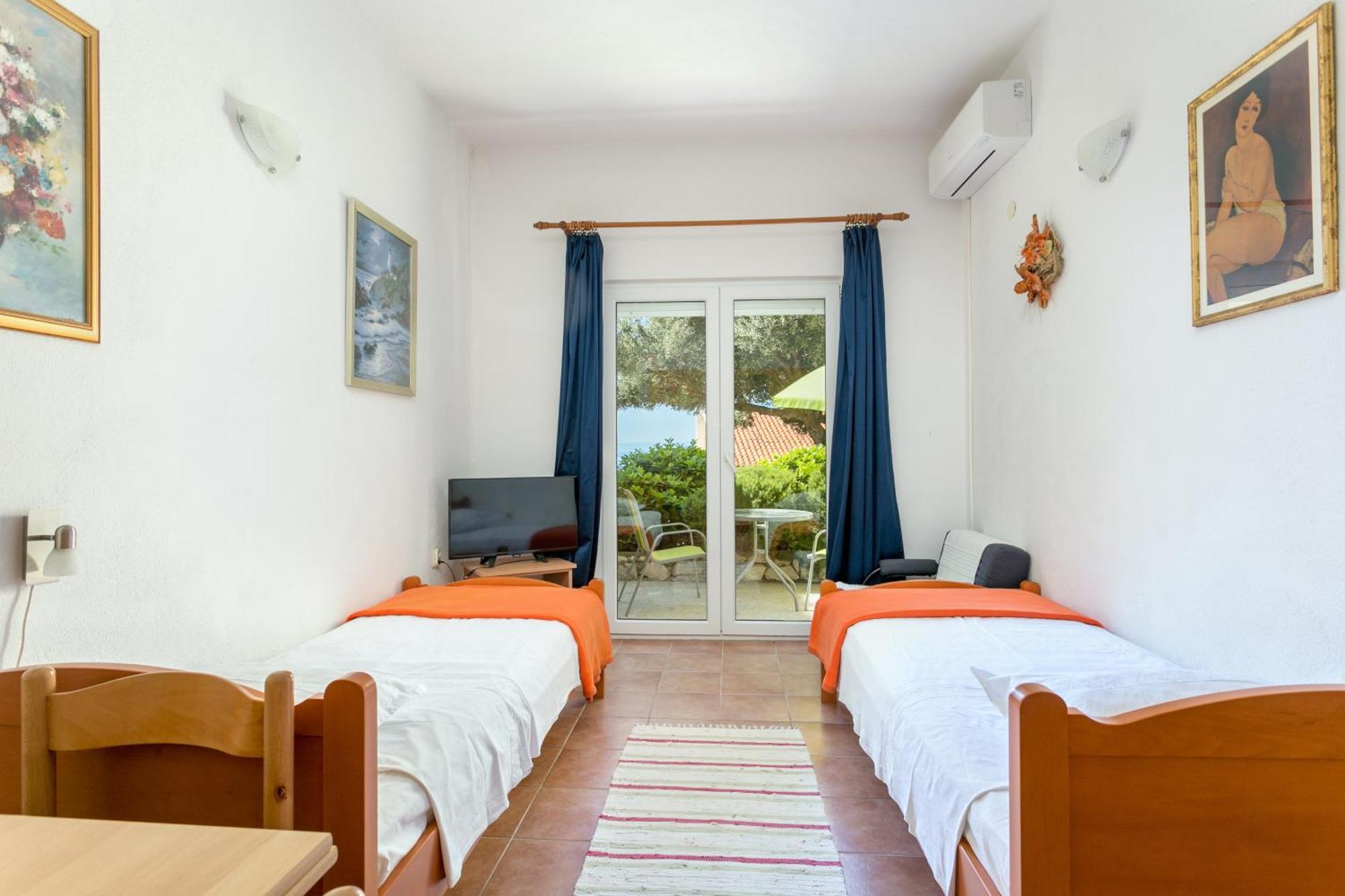 Apartments By The Sea Baska Voda, Makarska - 300 Room photo